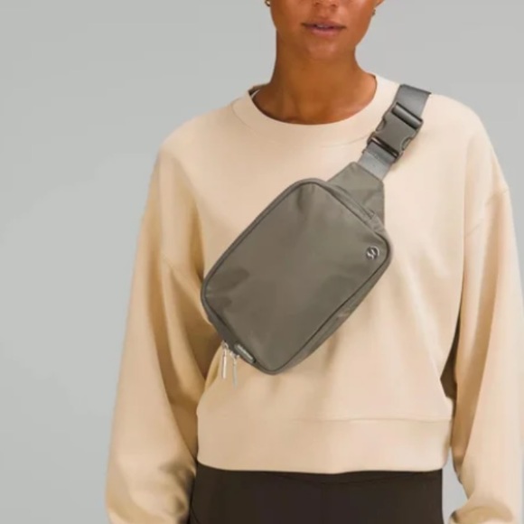 Lululemon Everywhere Belt Bag Large - Picture 3 of 4